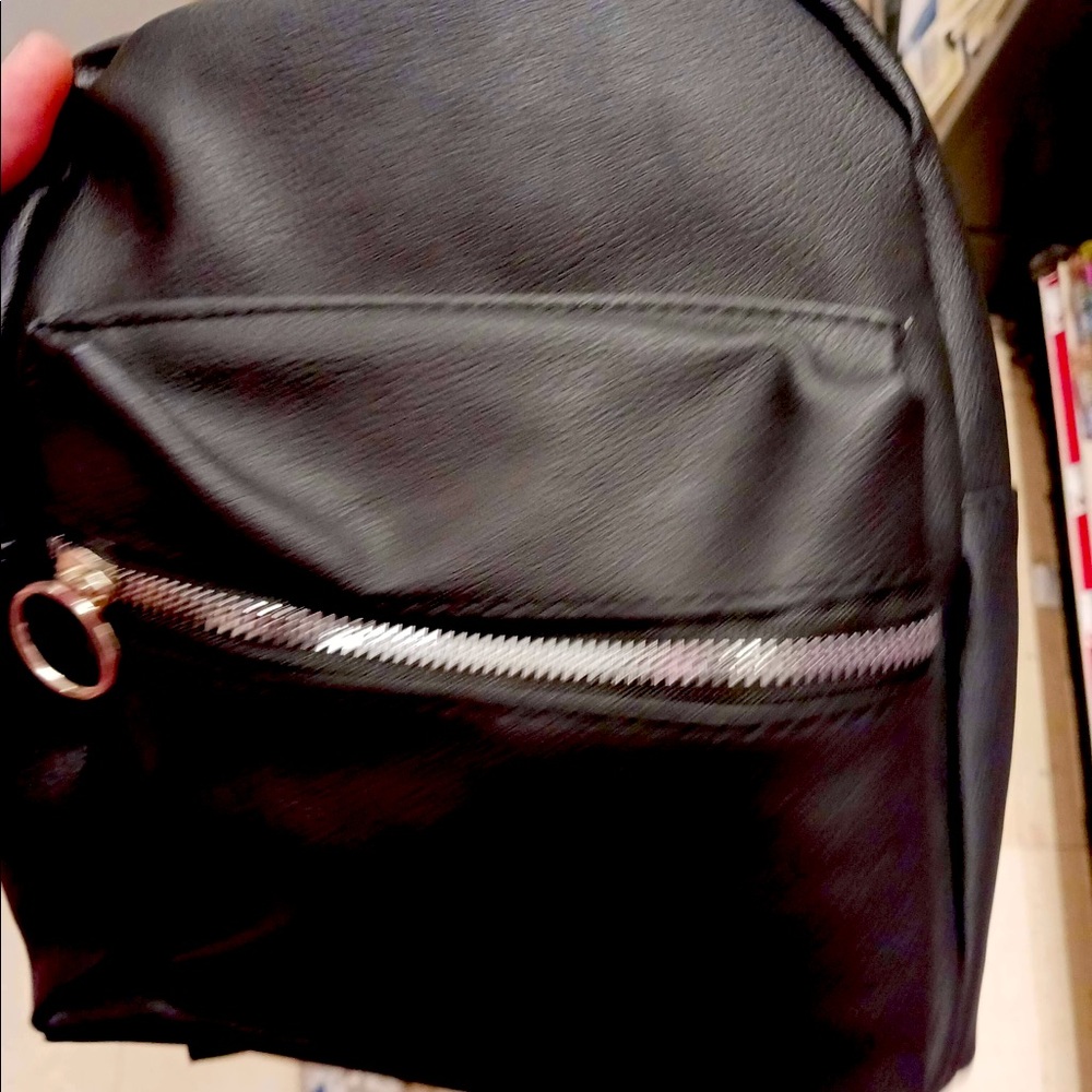 Women’s Small Black Leather Backpack.